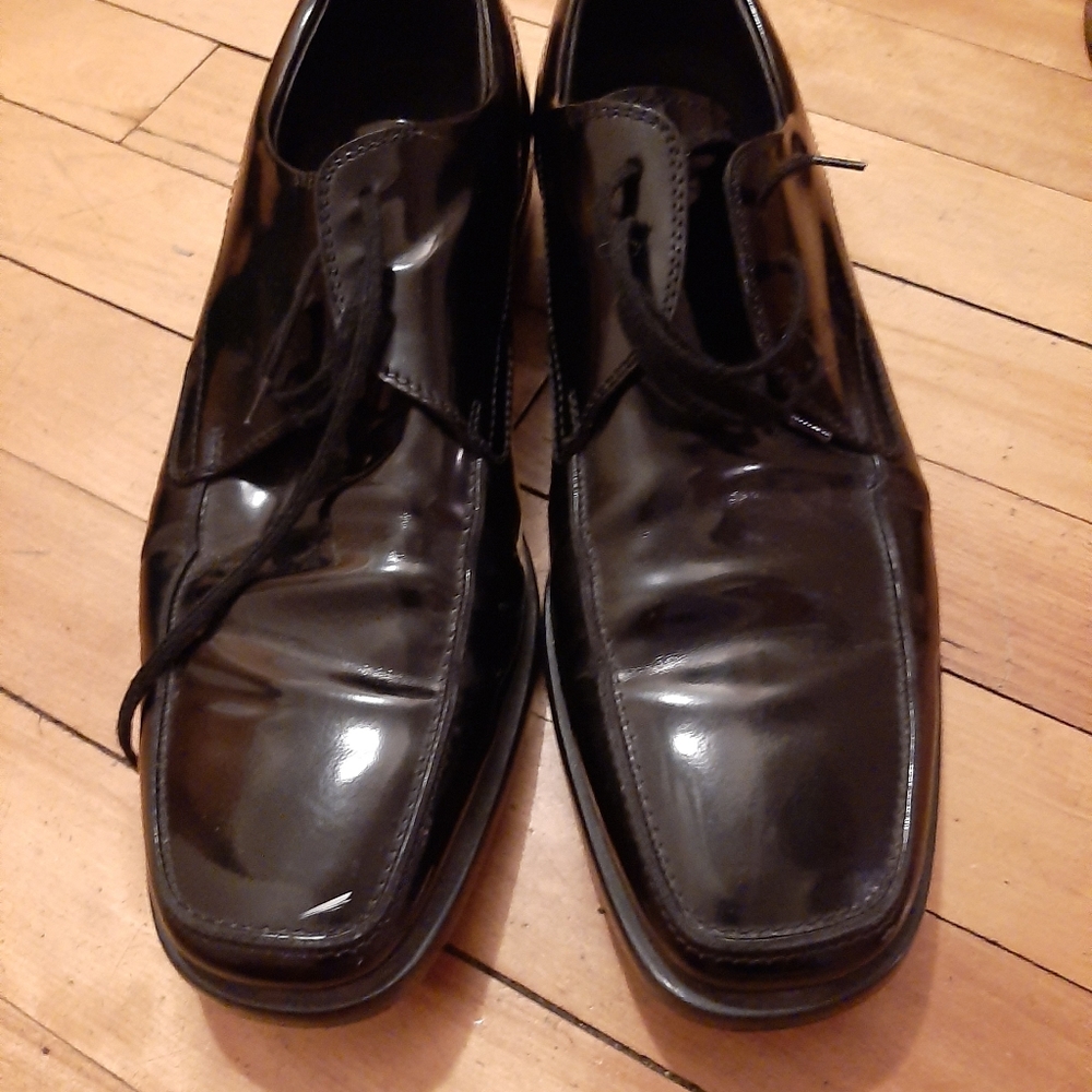 Tod's black tuxedo shoes
